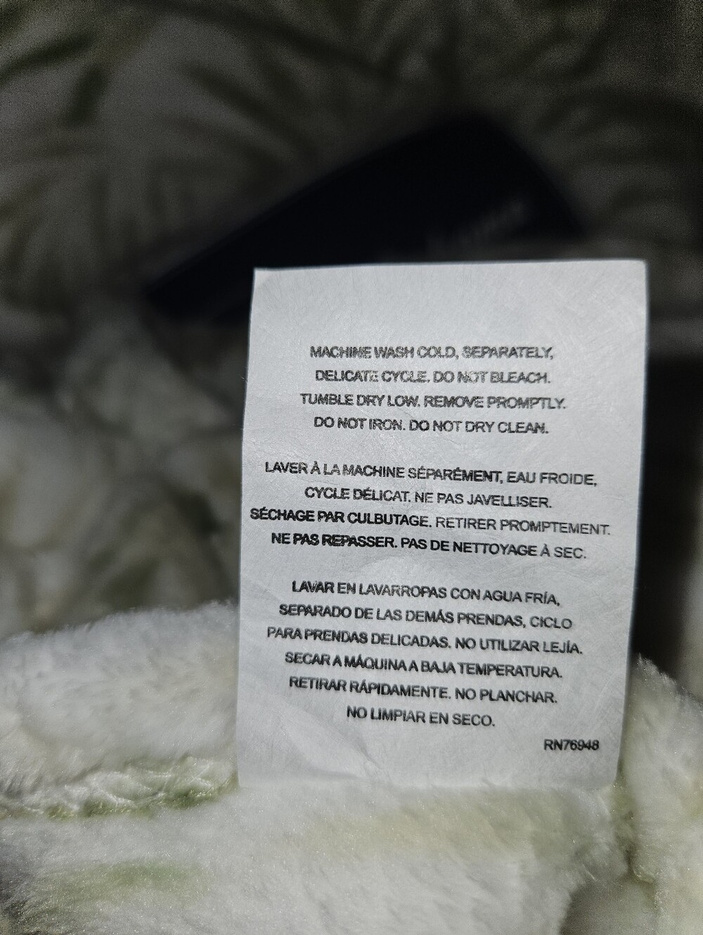 NWT Tommy Bahama Ultra Soft Plush Throw - Picture 5 of 10